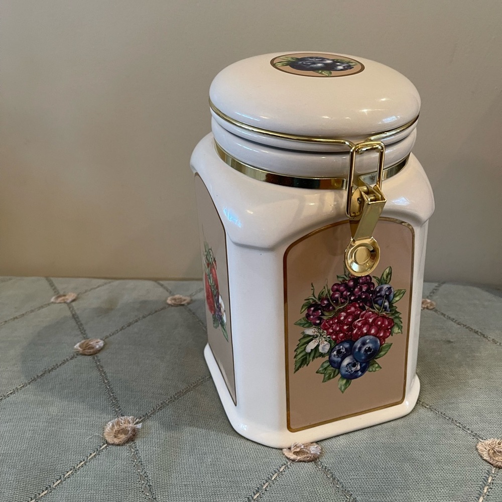 Knots Berry Farms Ceramic Cookie Jar